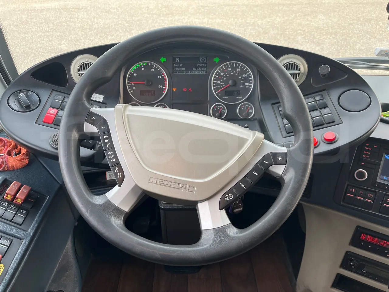 Neoplan JETLINER B274600 - Euro6 - 294kW - 13mt - steering wheel photo