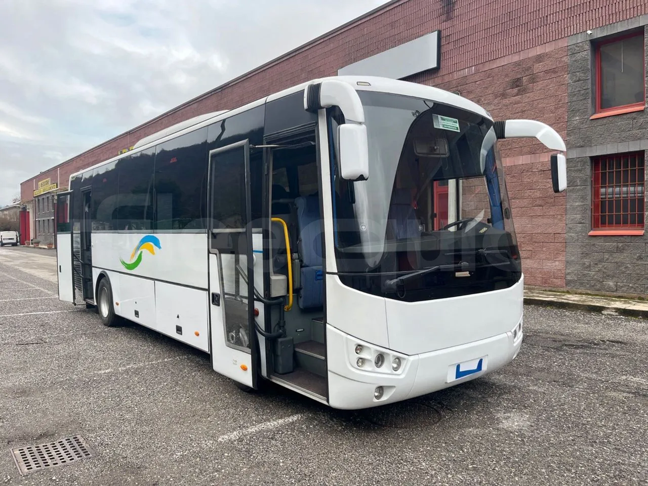 Otokar Navigo G240S35 - EUR4 - 176kW - 9.174m - 3/4 right front doors open