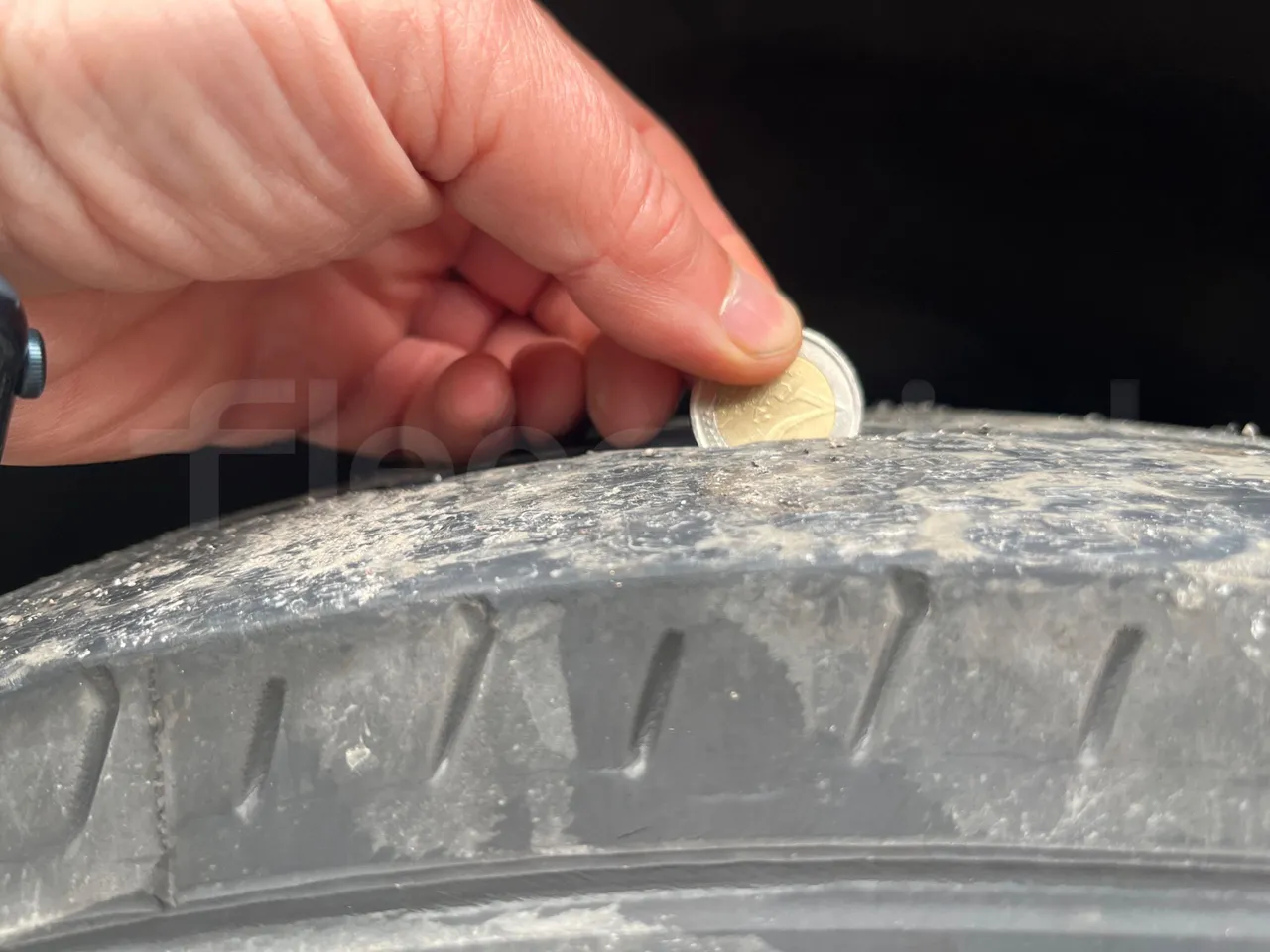 Otokar Navigo G240S35 - EUR4 - 176kW - 9.174m - tread condition front tires left