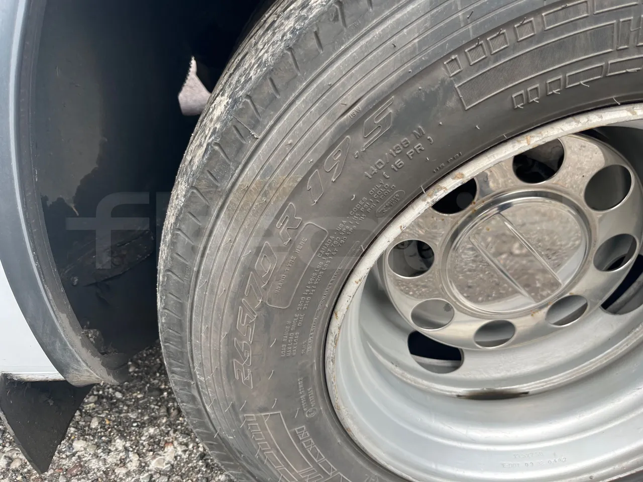 Otokar Navigo G240S35 - EUR4 - 176kW - 9.174m - tread condition front tires right