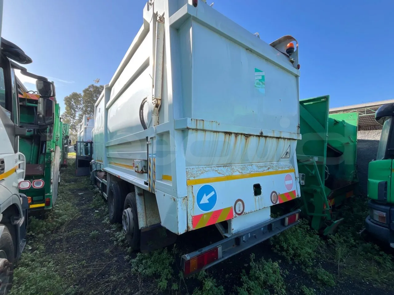 Daimler-Chrysler AG 930|MB 2532 - Euro5 - 235kW - 9.620mt - 3/4 right rear doors closed