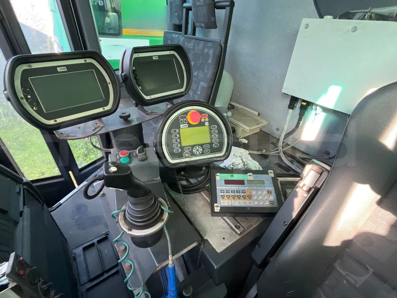 Daimler-Chrysler AG 930|MB 2532 - Euro5 - 235kW - 9.620mt - mesh detail photo