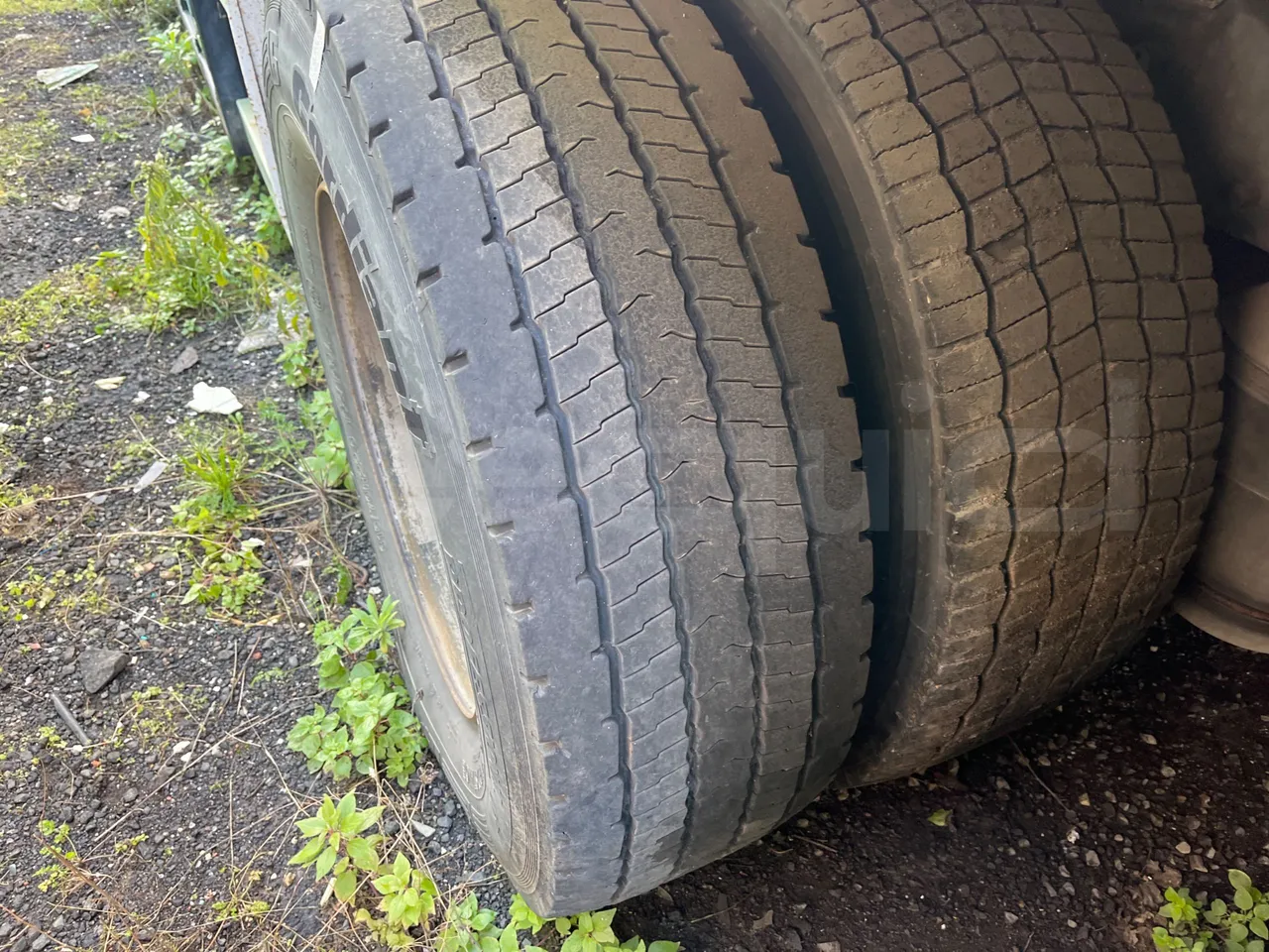 Daimler-Chrysler AG 930|MB 2532 - Euro5 - 235kW - 9.620mt - tread condition front tires left