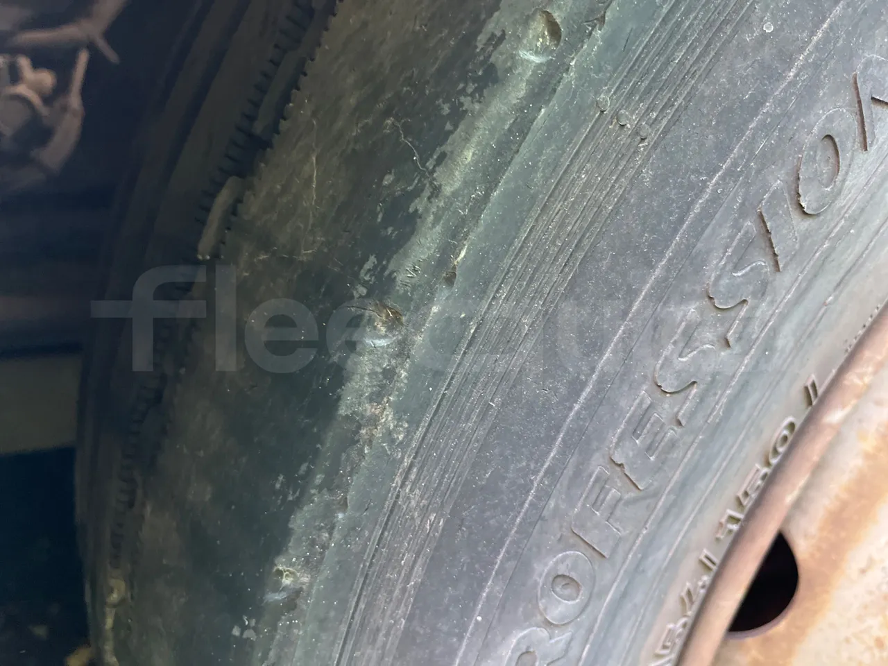 Daimler-Chrysler AG 930|MB 2532 - Euro5 - 235kW - 9.620mt - tread condition front tires right