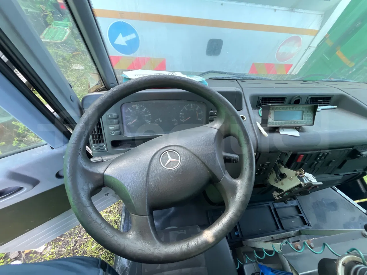 Daimler-Chrysler AG 930|MB 2532 - Euro5 - 235kW - 9.620mt - steering wheel photo