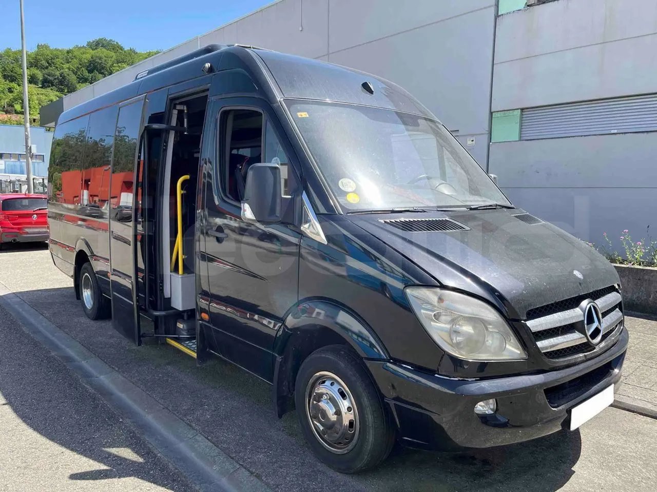 Mercedes-Benz Sprinter - 3/4 right front doors open