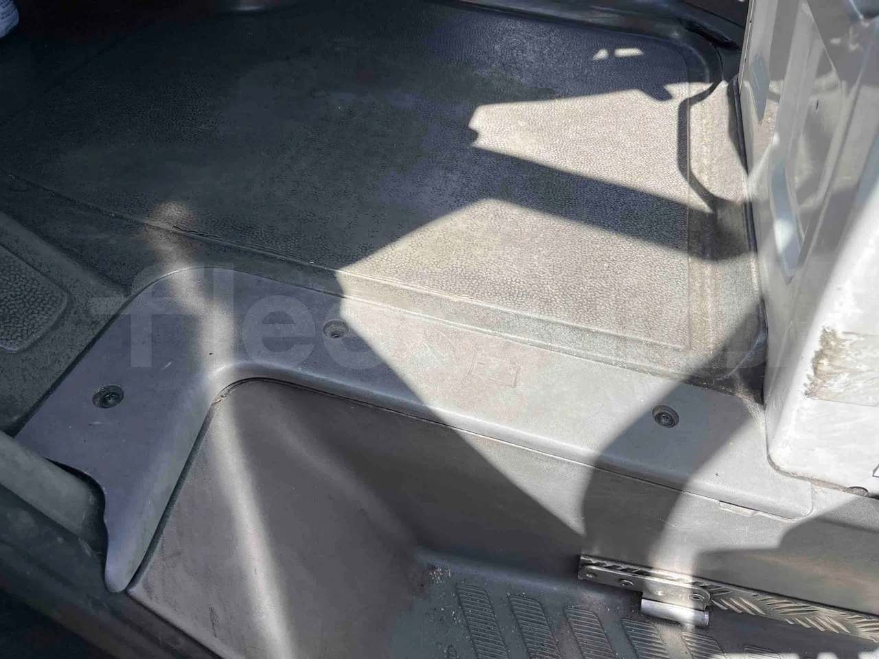 Mercedes-Benz Sprinter - external compartments photo
