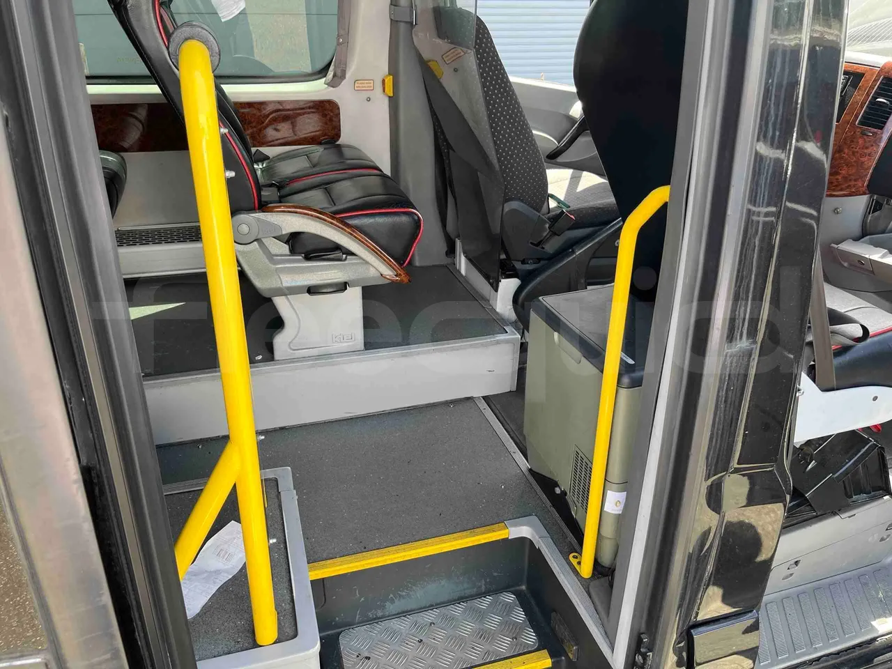 Mercedes-Benz Sprinter - handrails photo
