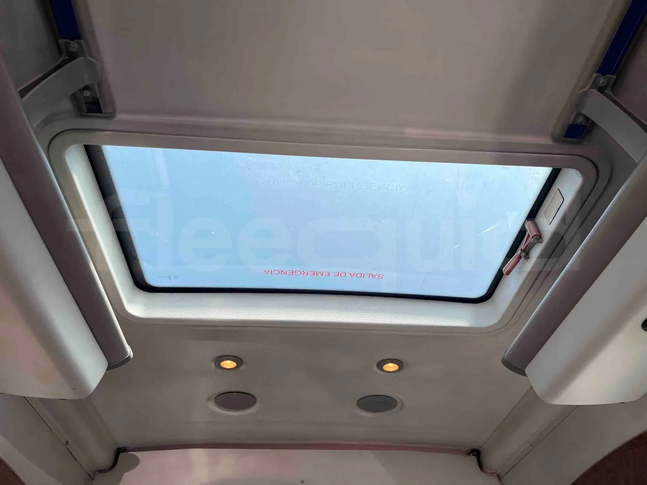 Mercedes-Benz Sprinter - roof hatch 1