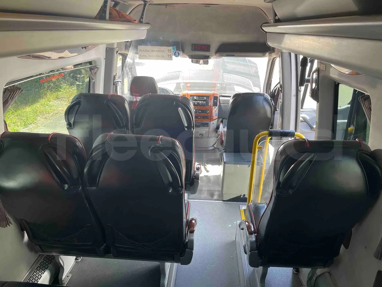 Mercedes-Benz Sprinter - forward view middle aisle