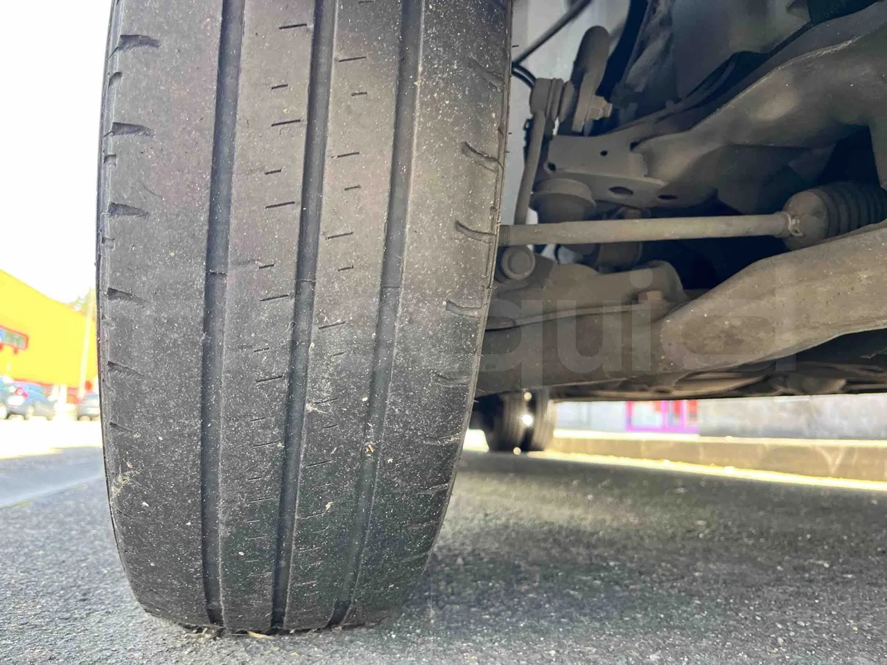 Mercedes-Benz Sprinter - tread condition front tires right