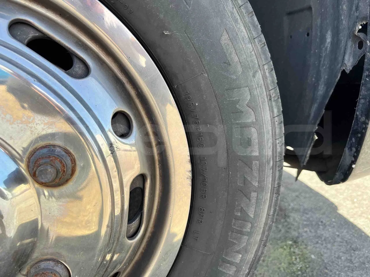 Mercedes-Benz Sprinter - rear left tire photo