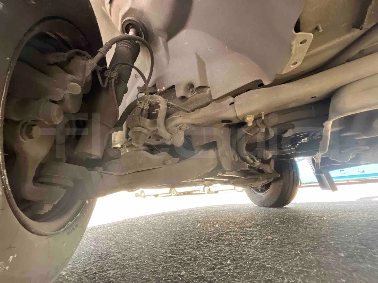 Mercedes-Benz Sprinter - front axle left side
