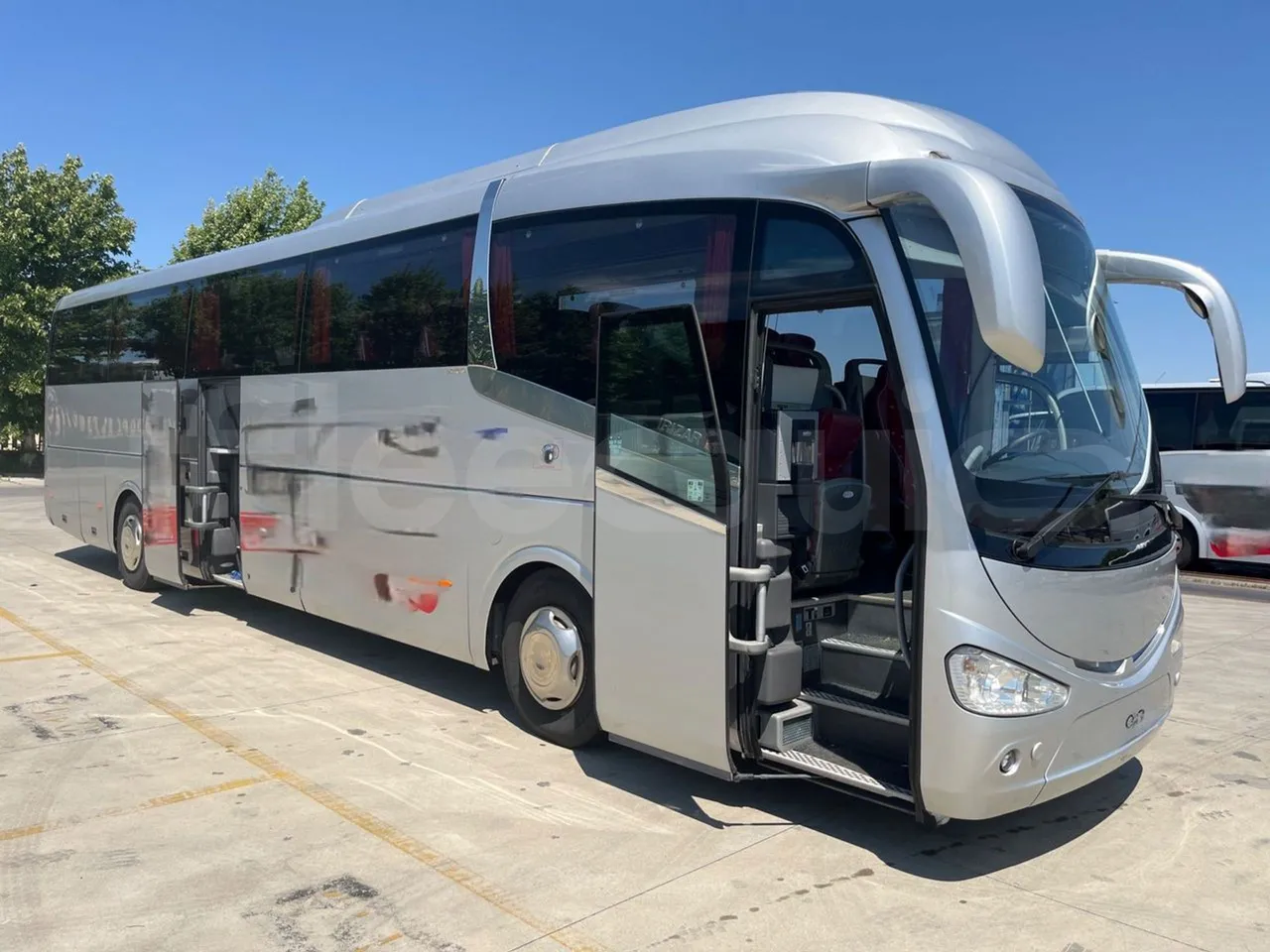 Irizar Scania - 3/4 right front doors open