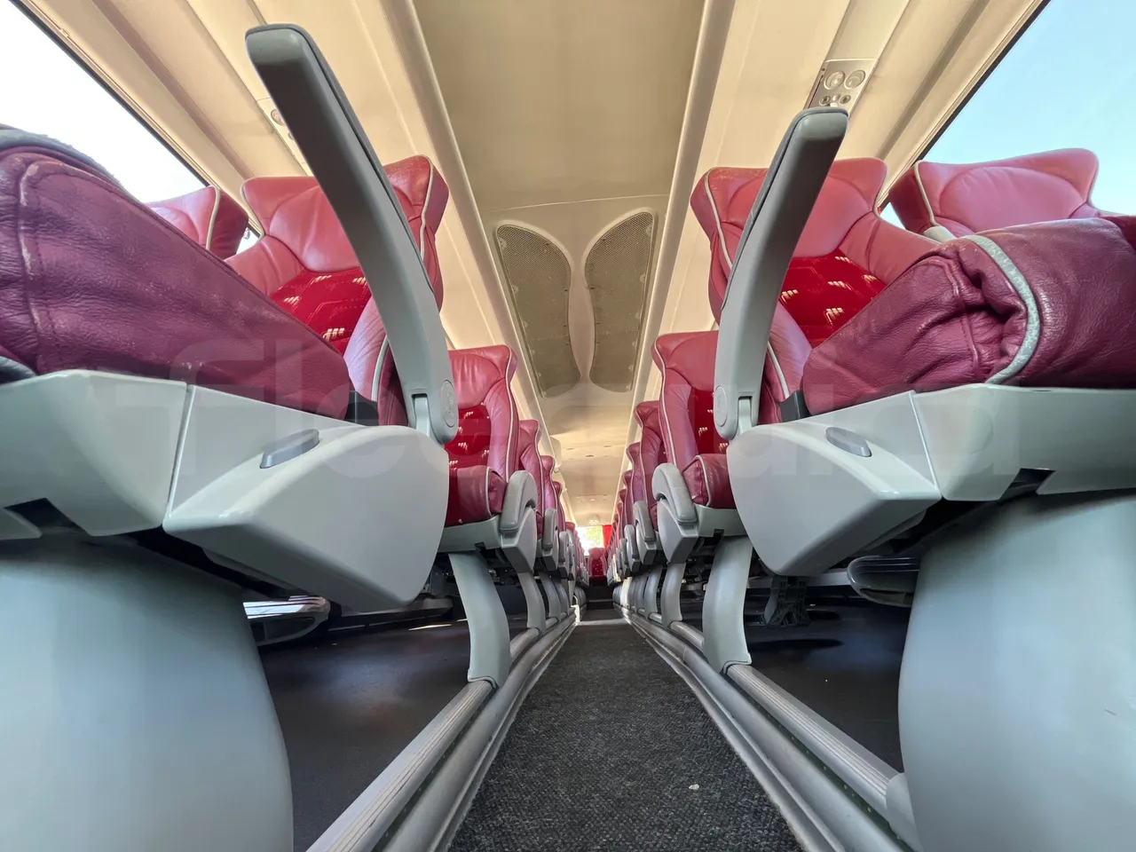 Irizar Scania - seat brackets photo