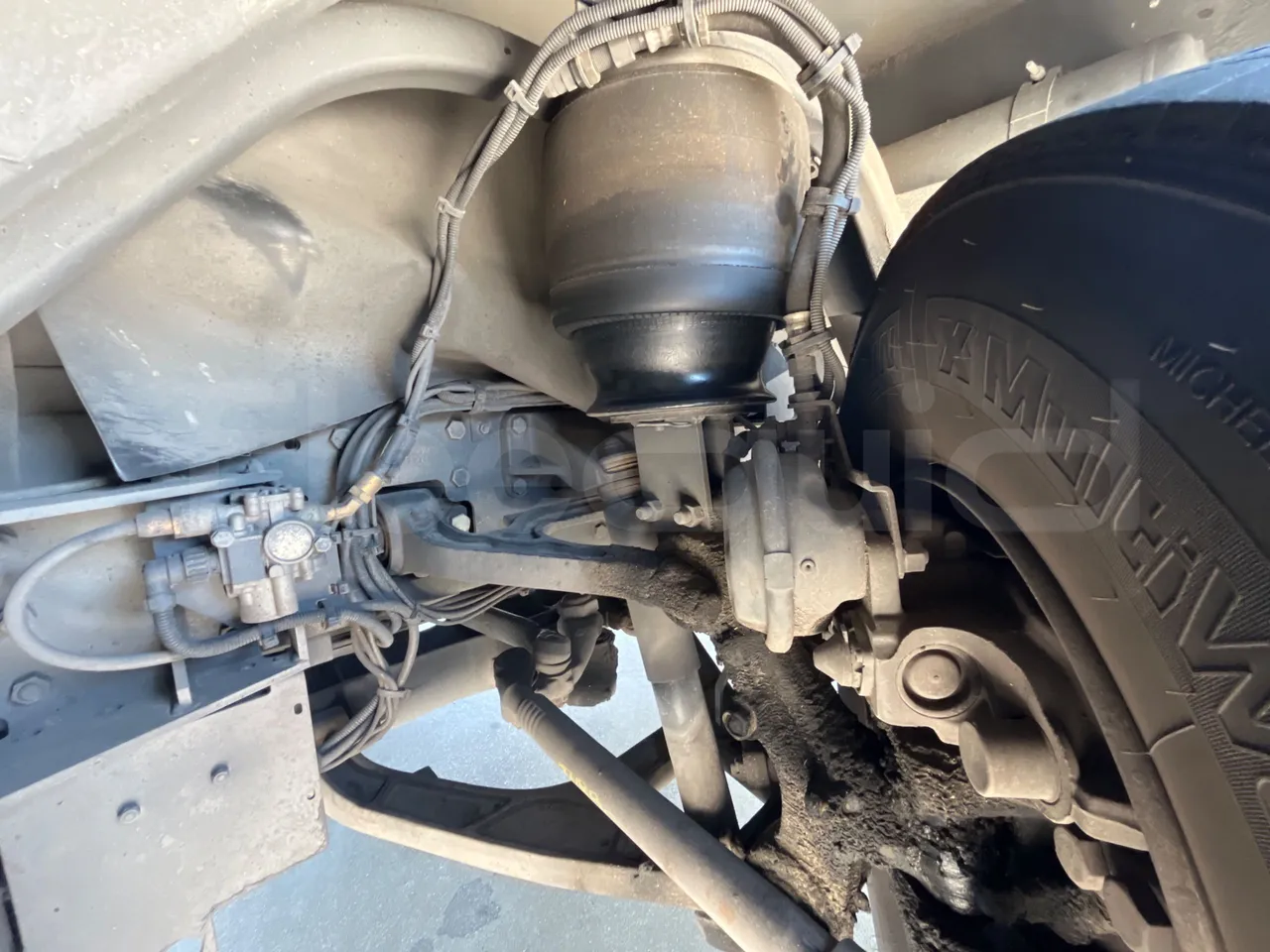 Irizar Scania - front shock absorbers left