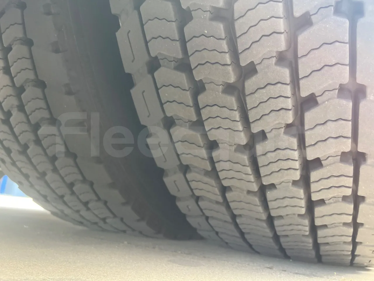 Irizar Scania - tread condition front tires left
