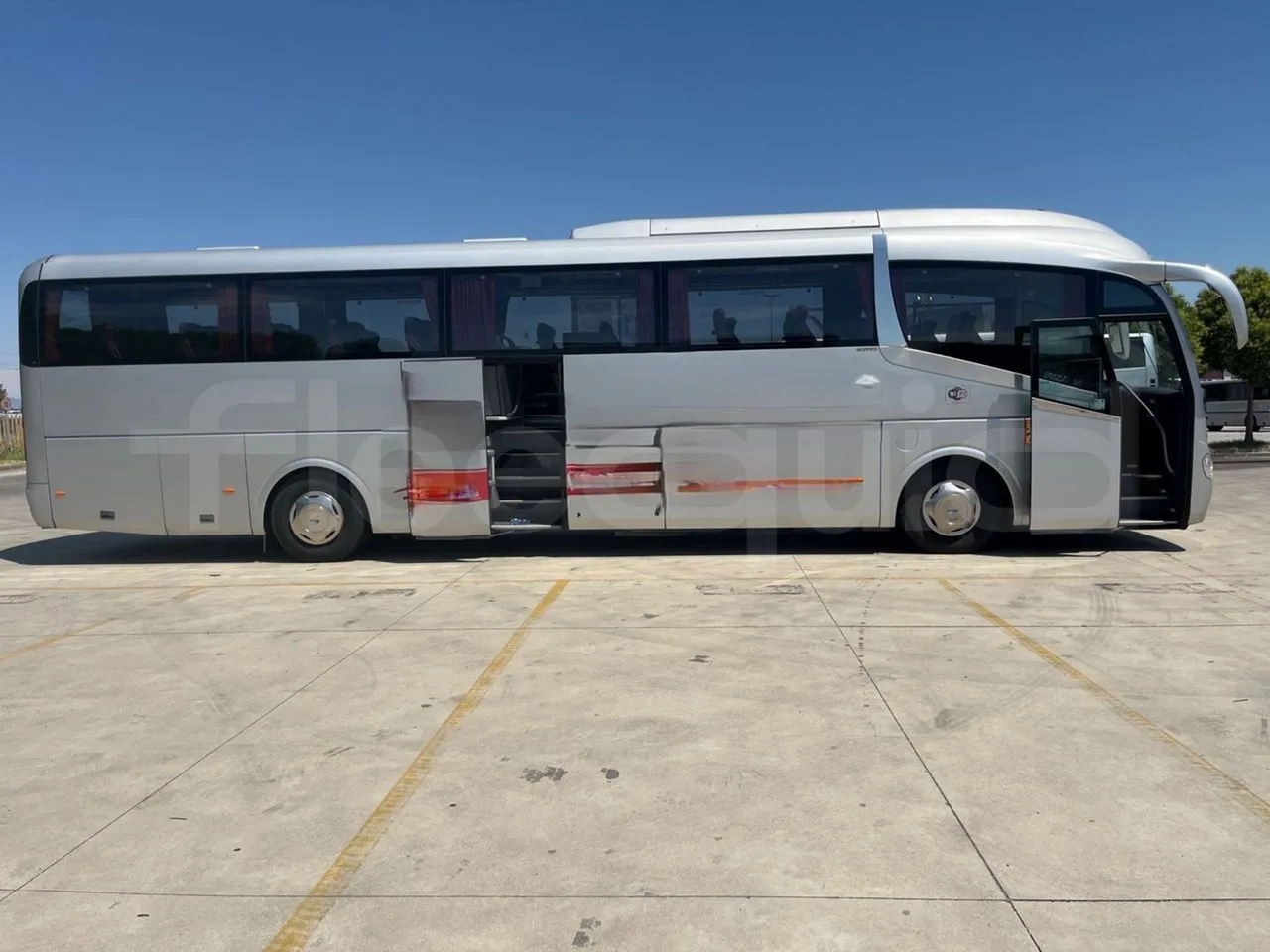 Irizar Scania - right side doors open