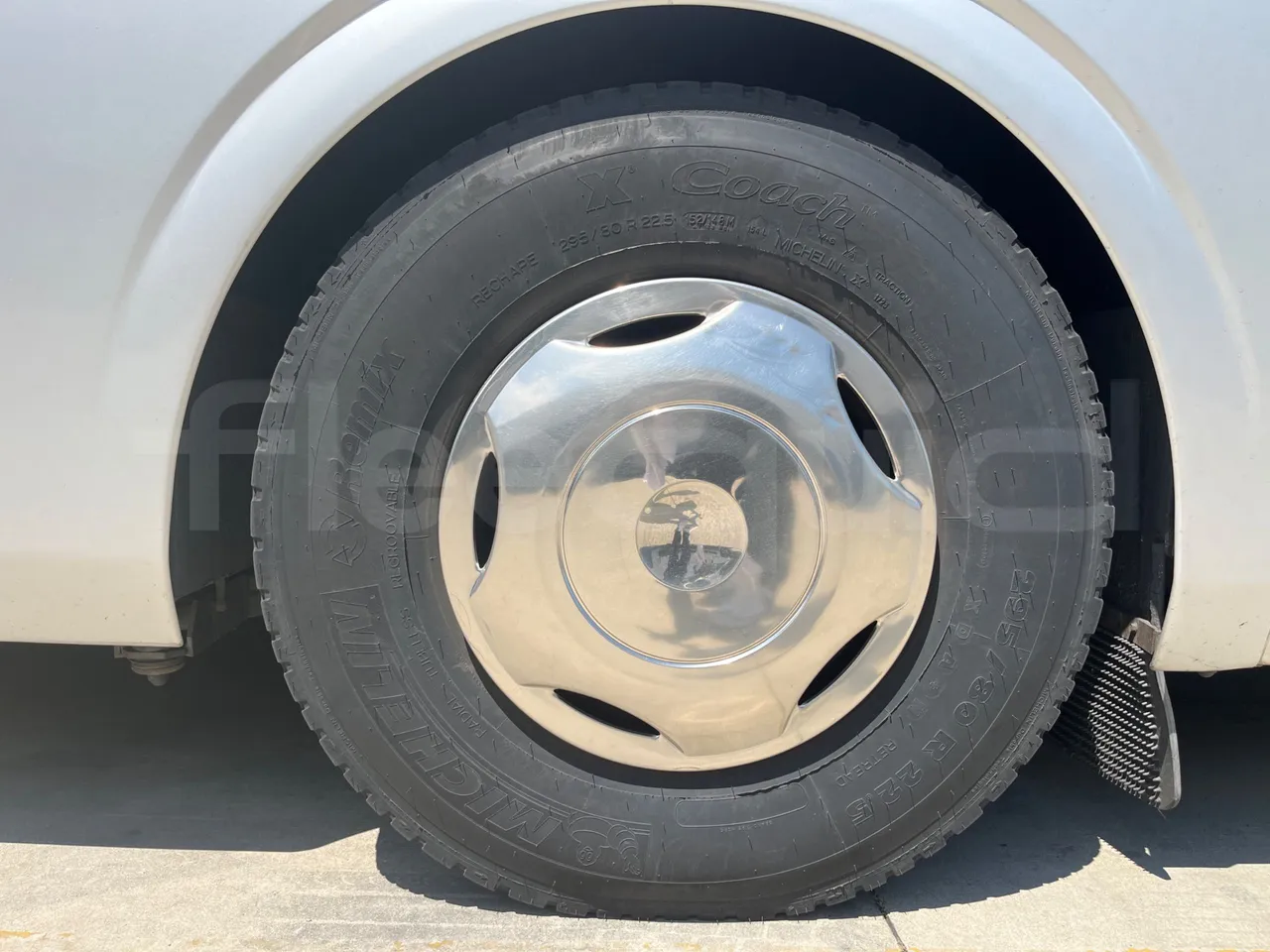 Irizar Scania - rear left tire photo