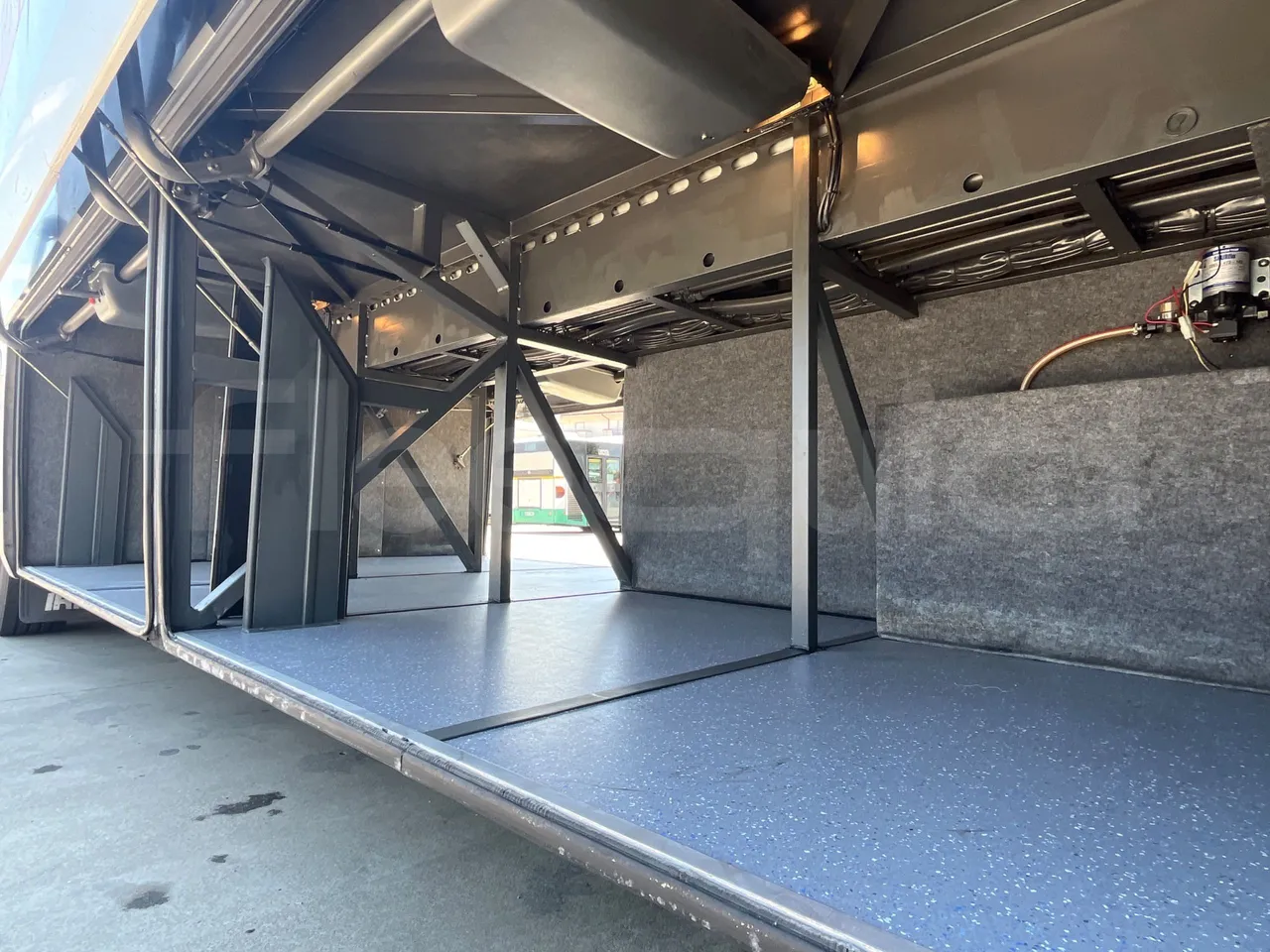 Irizar Scania - under carpet photo