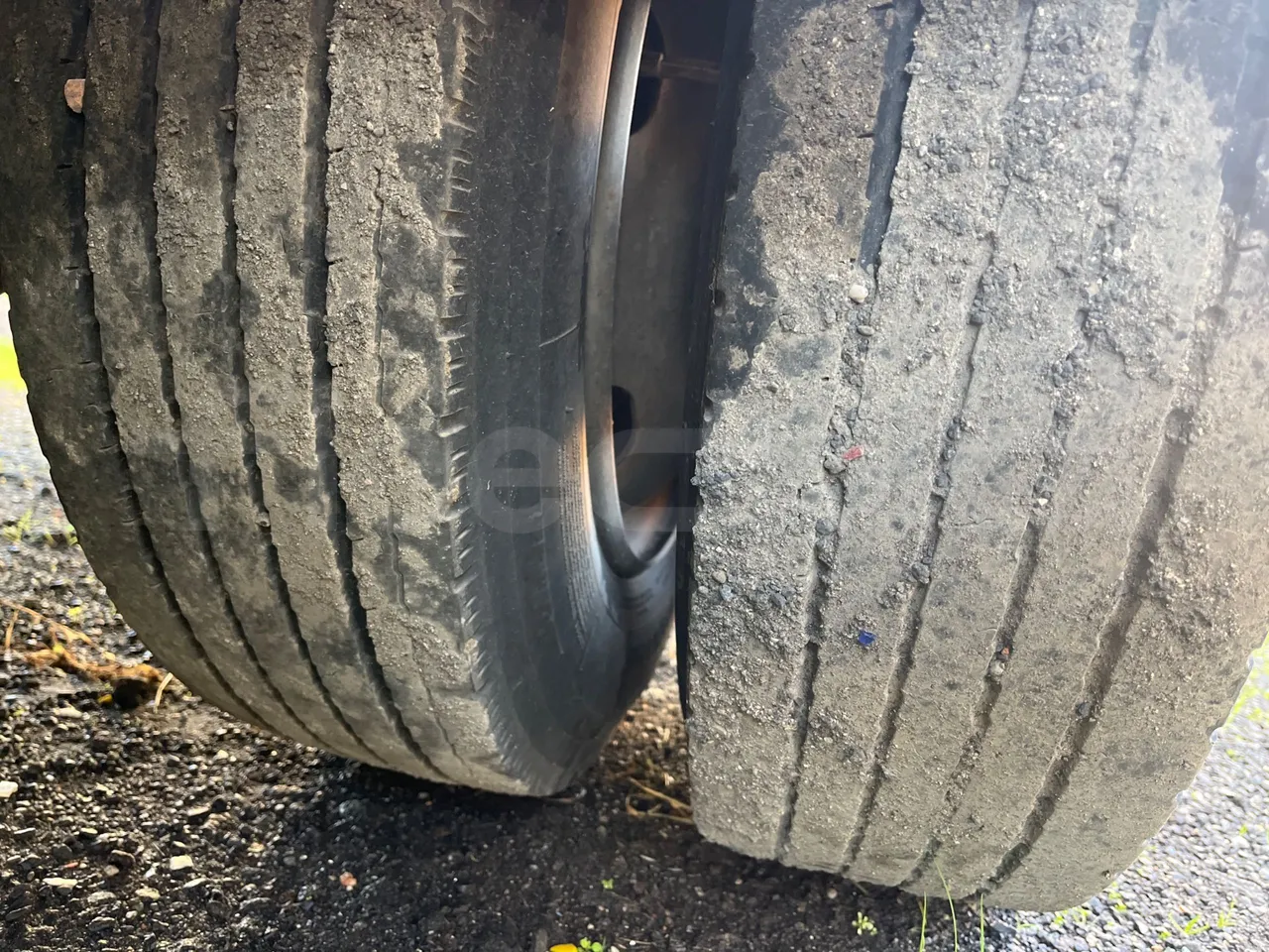 MITSUBISHI FUSO FE4P10TF1N - Euro6 - 110kW -  7.060mt - tread condition front tires left