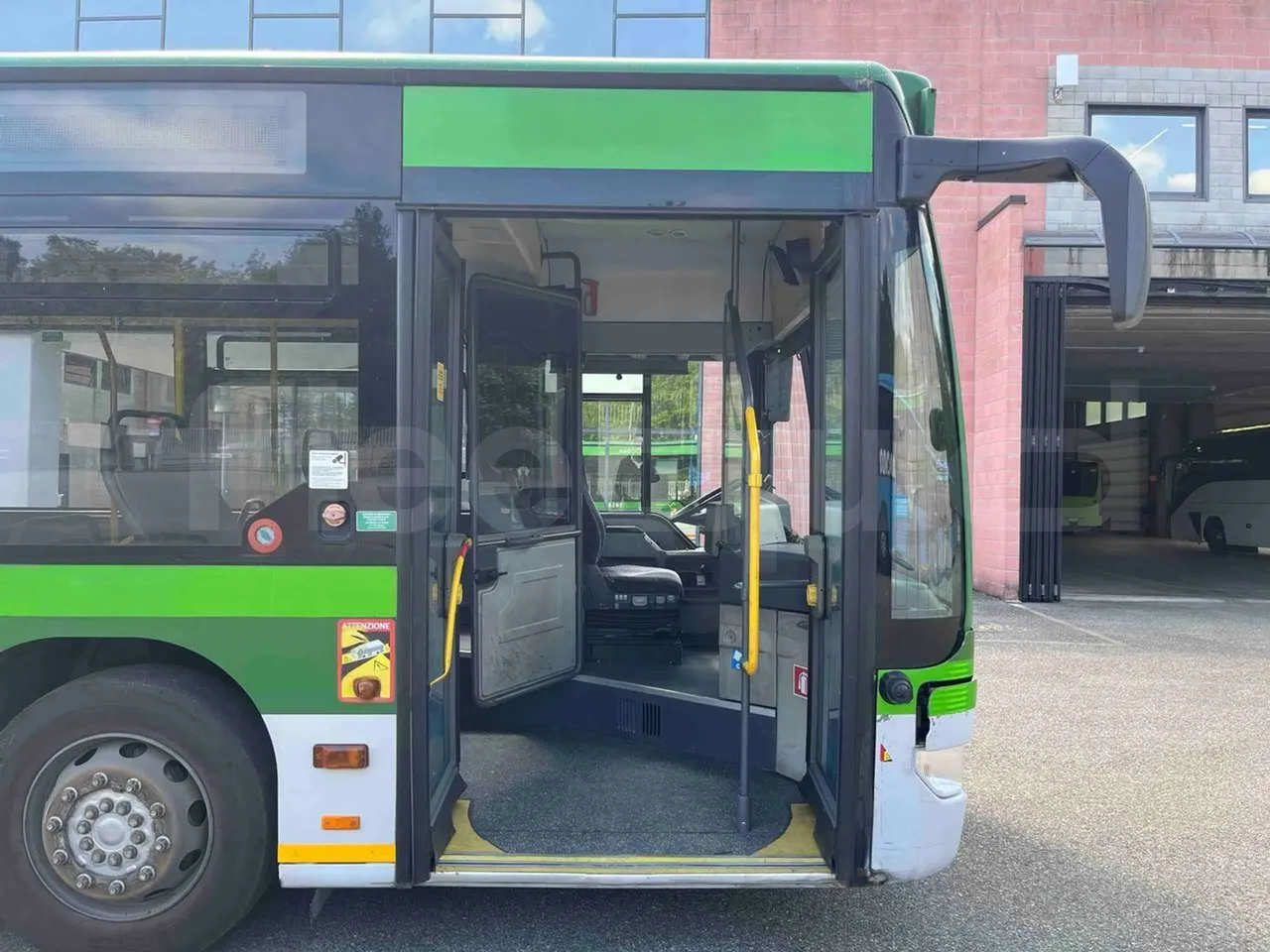 Mercedes-Benz Citaro O 530 G - Euro5 - 260kW - 17.940mt - front door 1 open