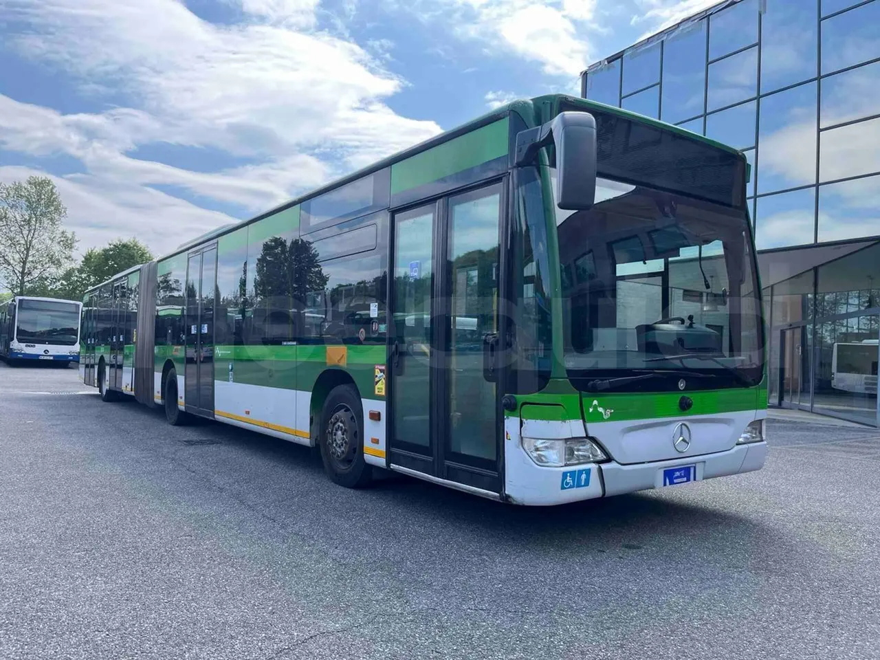 Mercedes-Benz Citaro O 530 G - Euro5 - 260kW - 17.940mt - 3/4 front right doors