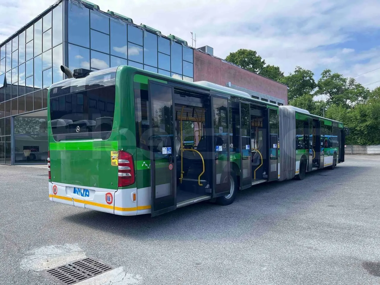 Mercedes-Benz Citaro O 530 G - Euro5 - 260kW - 17.940mt - 3/4 right rear doors open