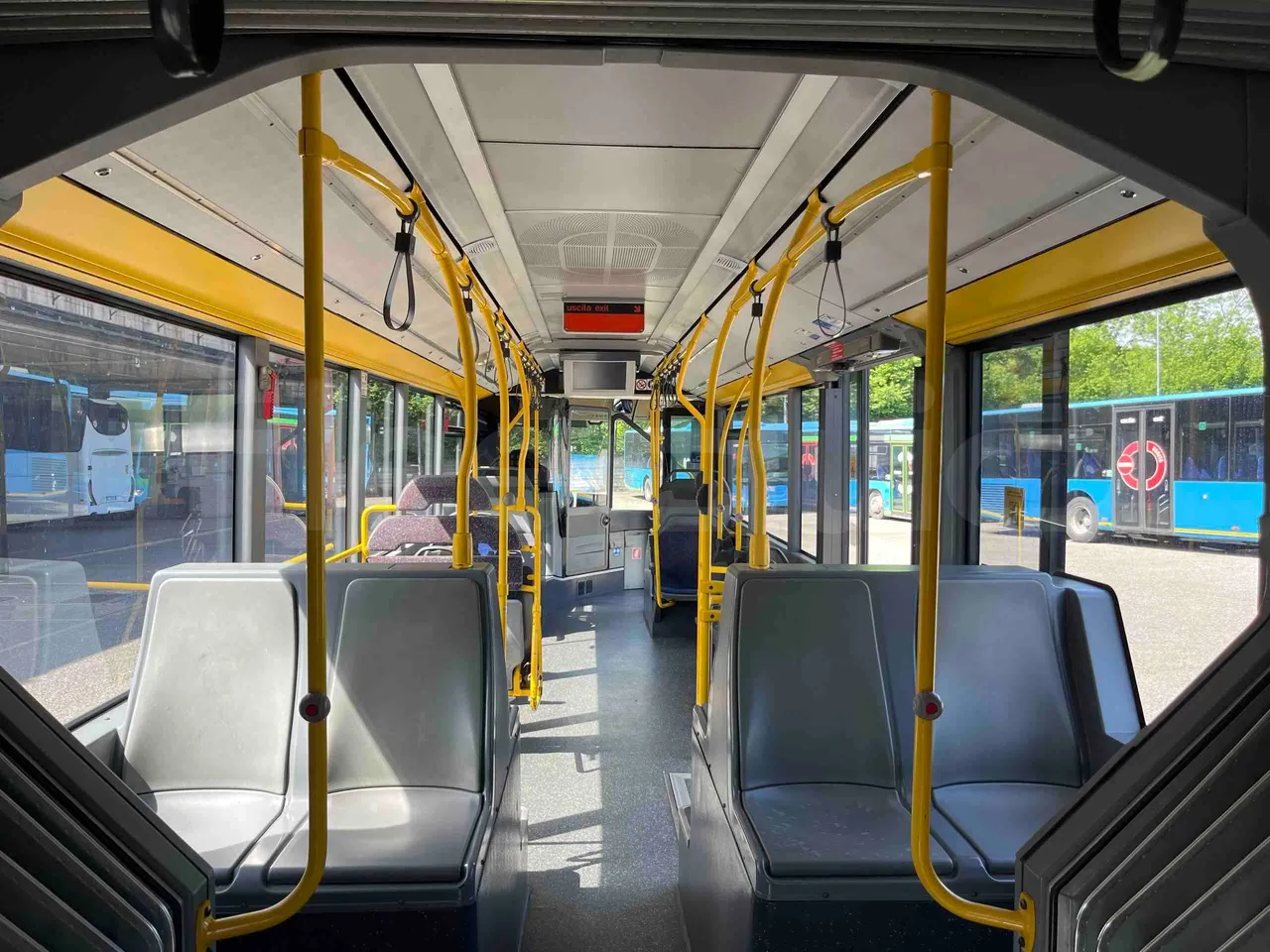 Mercedes-Benz Citaro O 530 G - Euro5 - 260kW - 17.940mt - forward view middle aisle