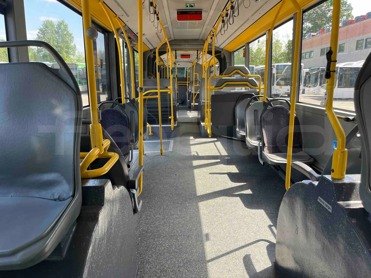 Mercedes-Benz Citaro O 530 G - Euro5 - 260kW - 17.940mt - reverse view middle aisle