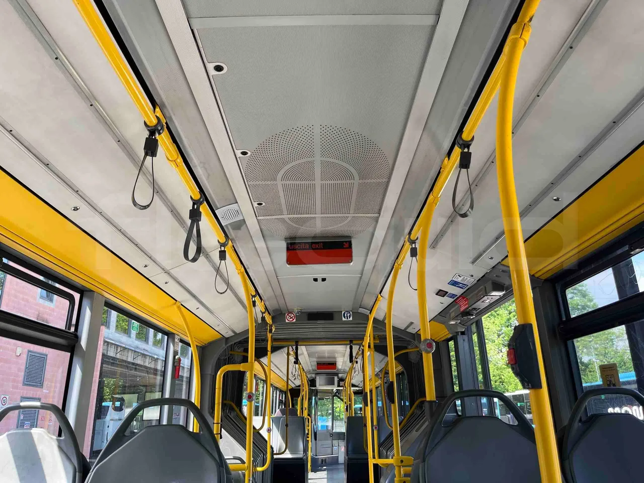 Mercedes-Benz Citaro O 530 G - Euro5 - 260kW - 17.940mt - overhead compartments photo