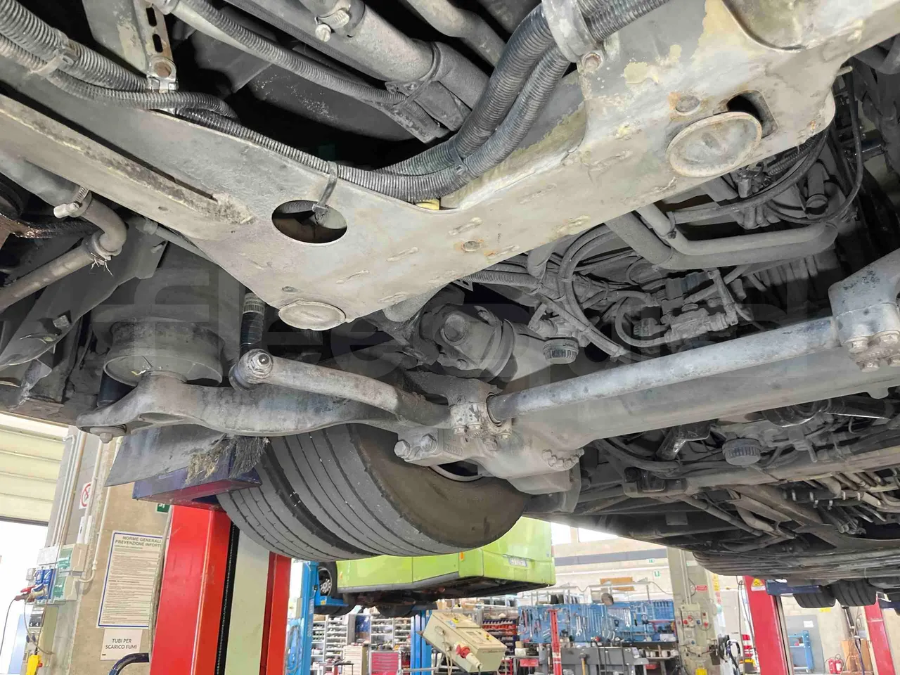 Mercedes-Benz Citaro O 530 G - Euro5 - 260kW - 17.940mt - axel 3 leaf spring left
