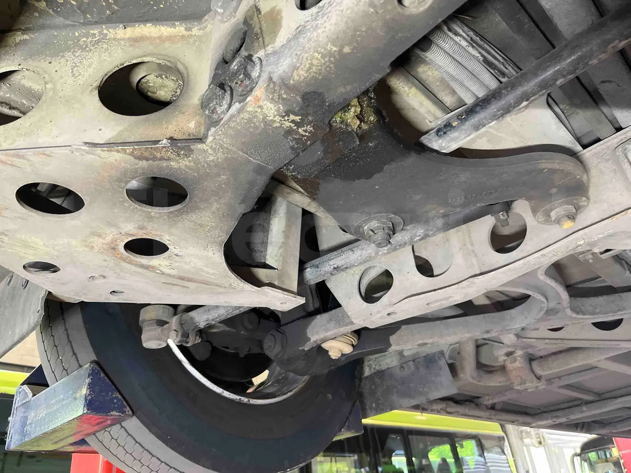Mercedes-Benz Citaro O 530 G - Euro5 - 260kW - 17.940mt - front axle right side