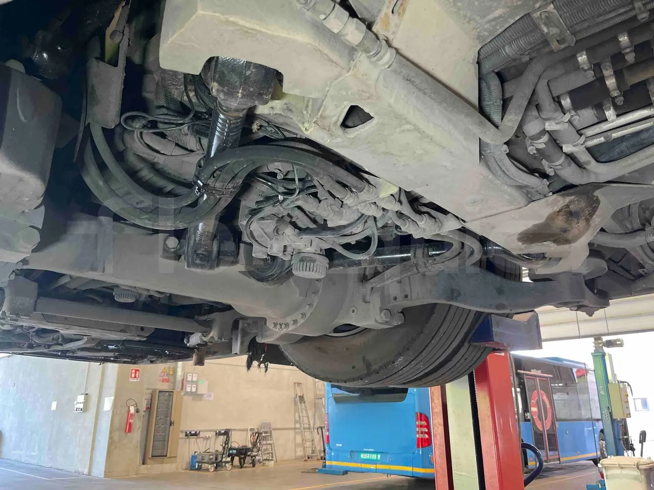 Mercedes-Benz Citaro O 530 G - Euro5 - 260kW - 17.940mt - axle 3 left side