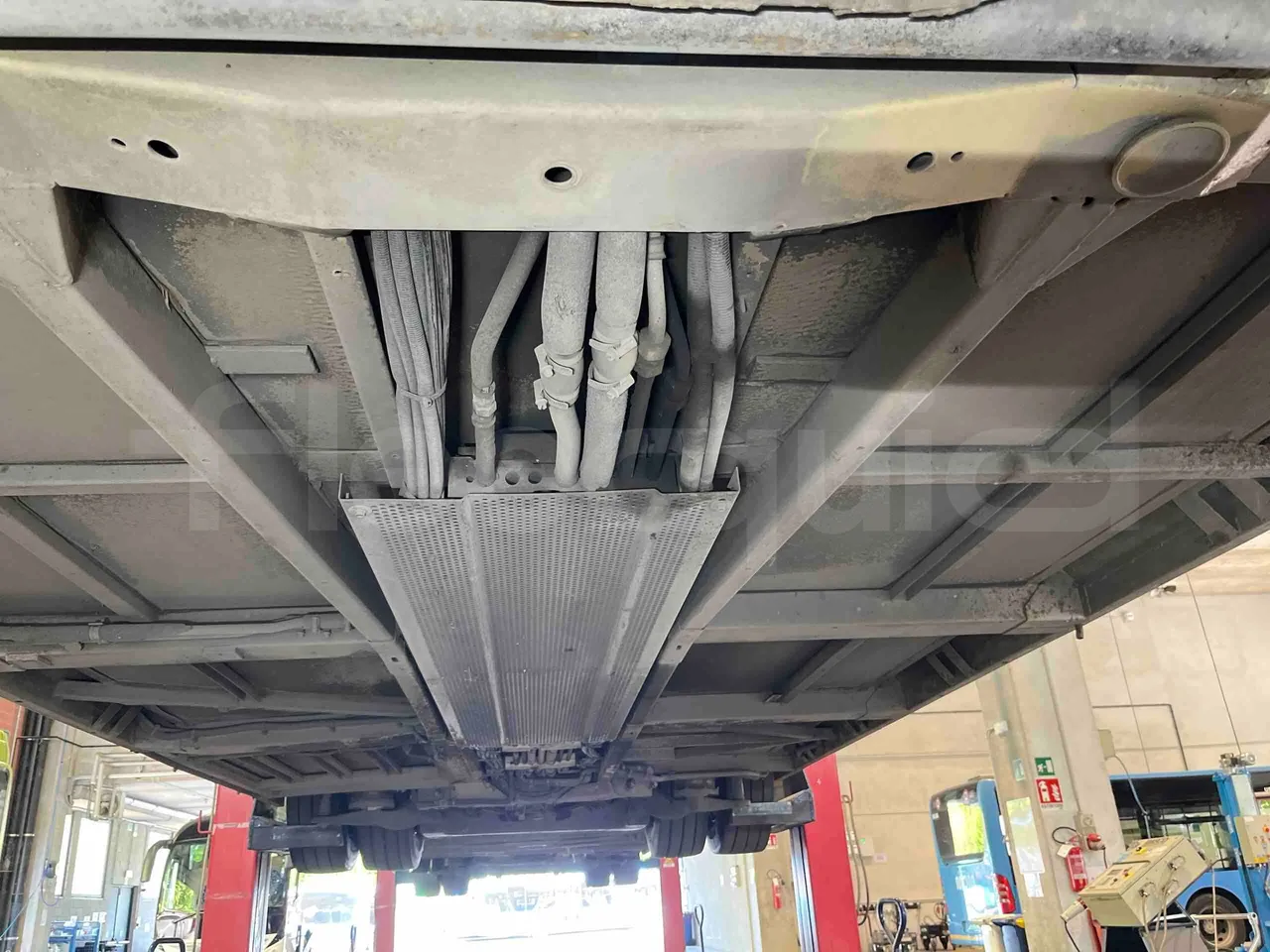 Mercedes-Benz Citaro O 530 G - Euro5 - 260kW - 17.940mt - central undercarriage photo
