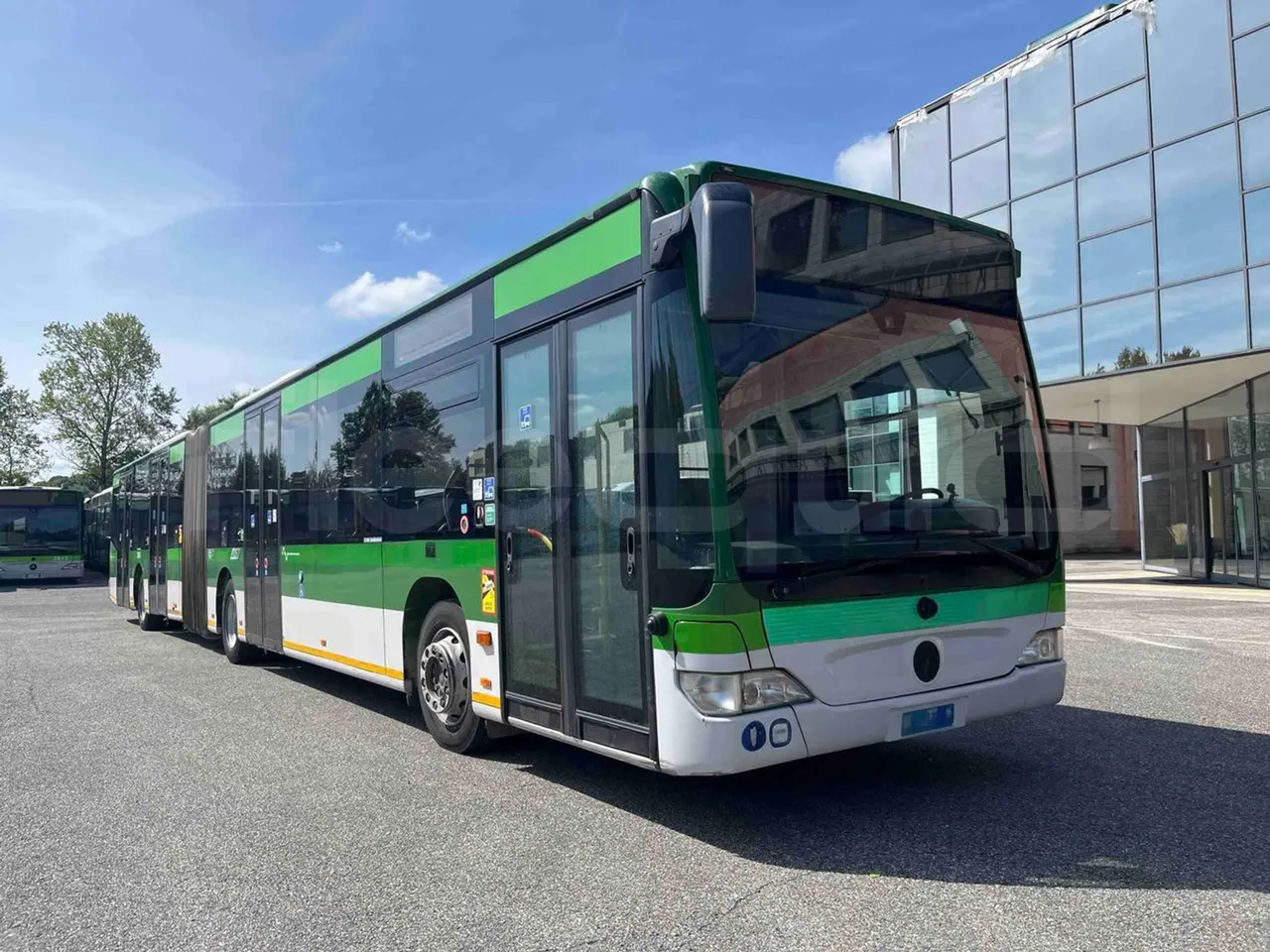Mercedes-Benz Citaro G - 3/4 front right doors