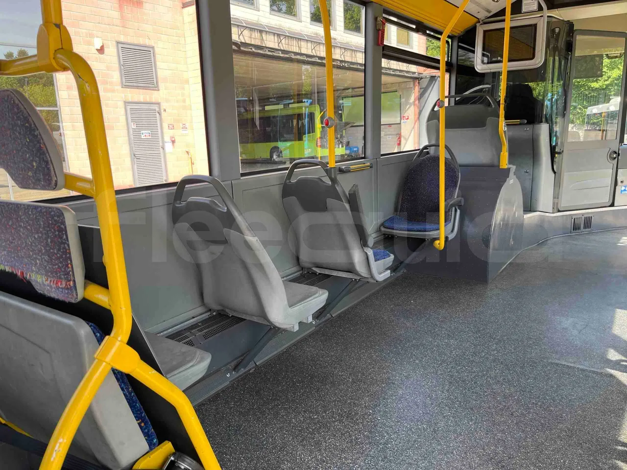 Mercedes-Benz Citaro G - usb charging detail