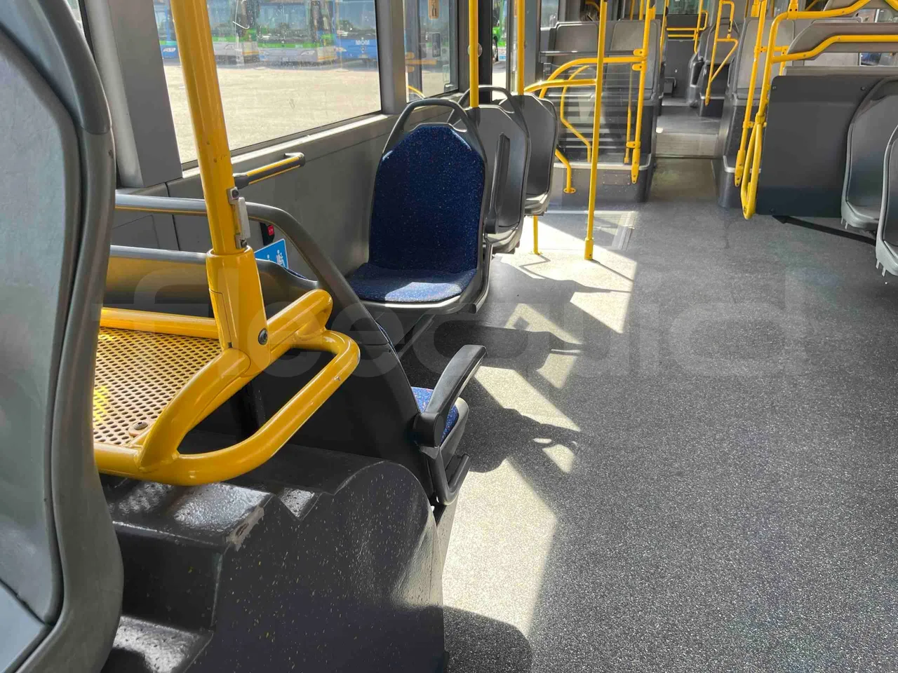 Mercedes-Benz Citaro G - handrails photo