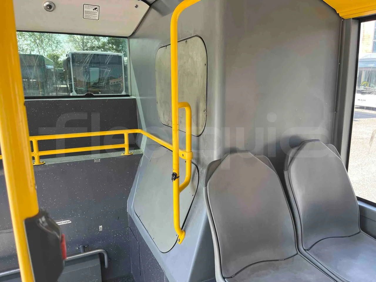 Mercedes-Benz Citaro G - floor hatches photo