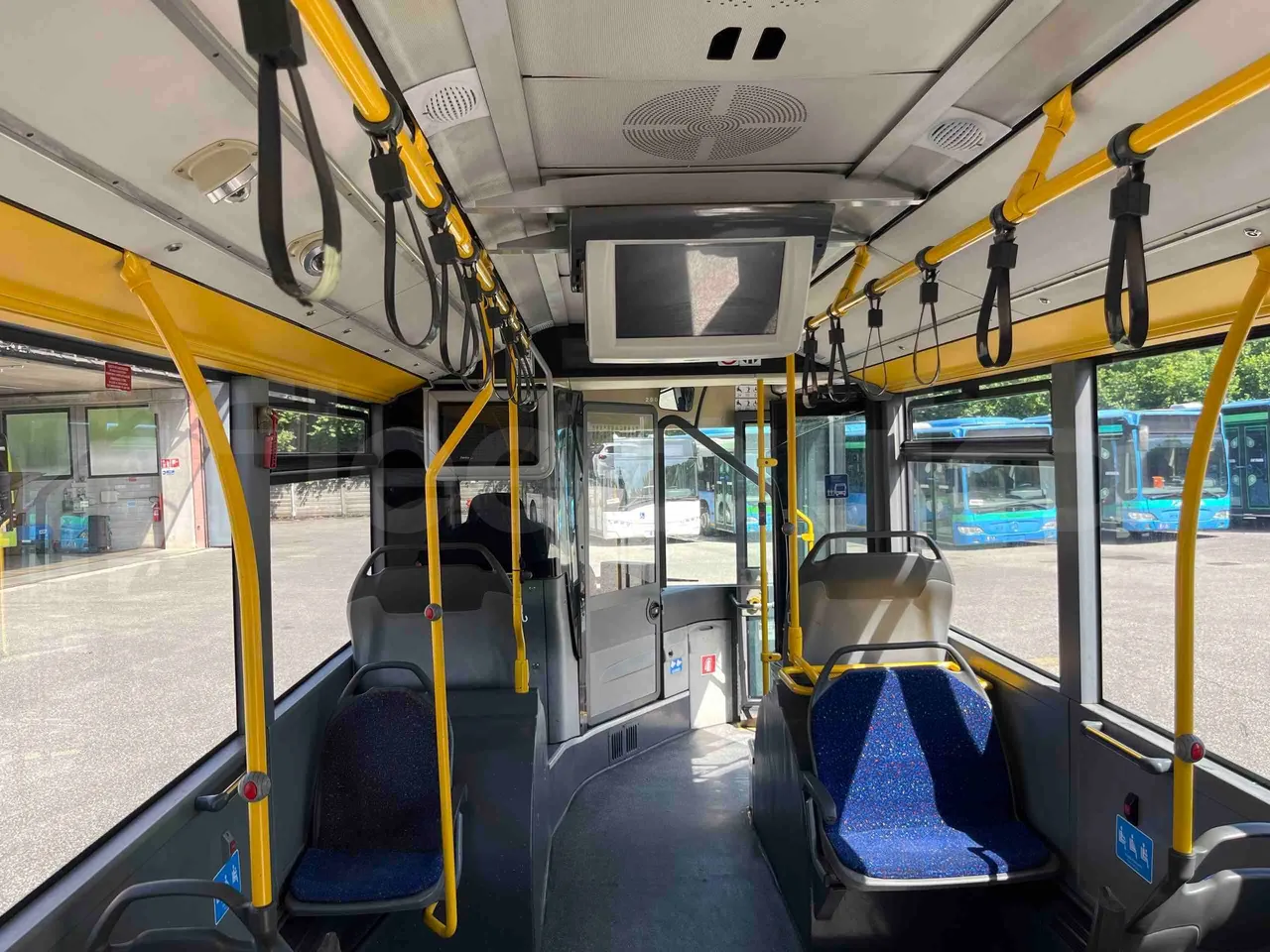 Mercedes-Benz Citaro G - monitor detail photo