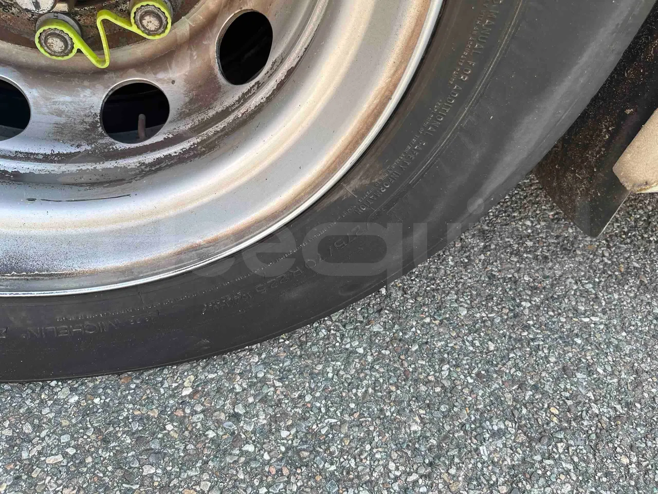 Mercedes-Benz Citaro G - tread condition front tires right