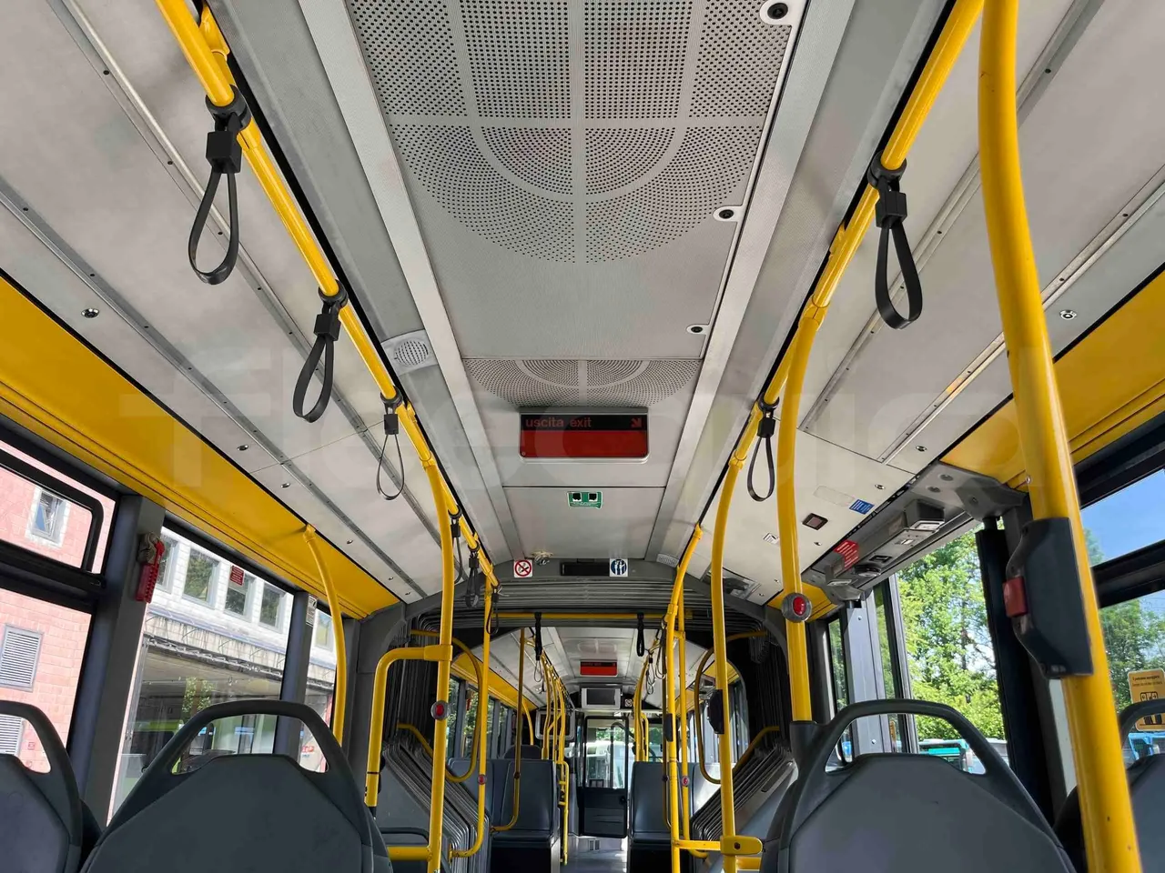Mercedes-Benz Citaro G - overhead compartments photo
