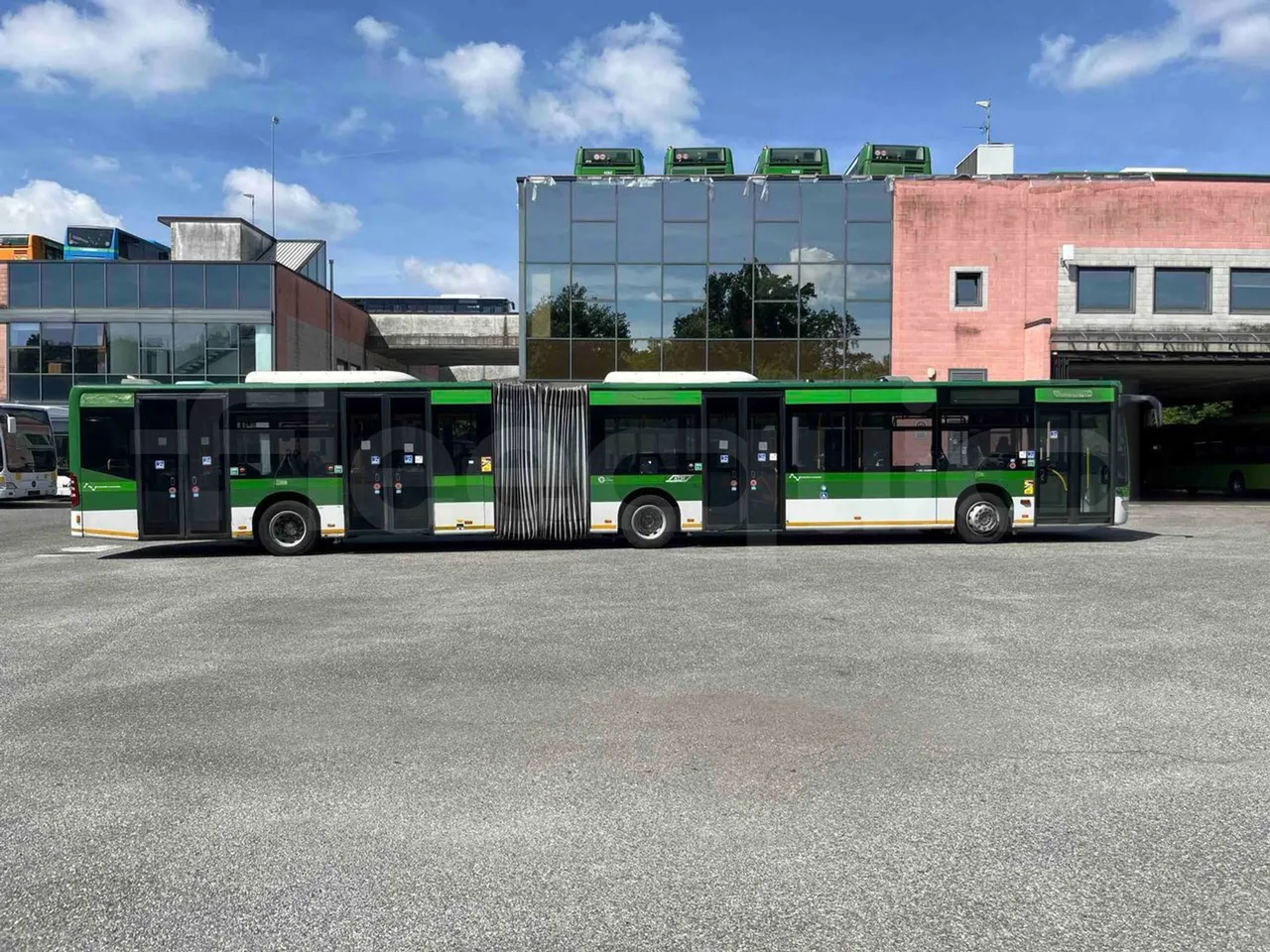 Mercedes-Benz Citaro G - right side doors closed
