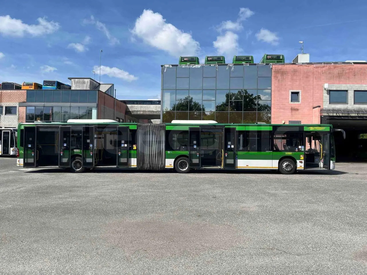 Mercedes-Benz Citaro G - right side doors open
