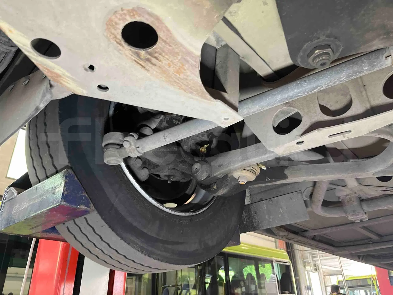 Mercedes-Benz Citaro G - front axle right side