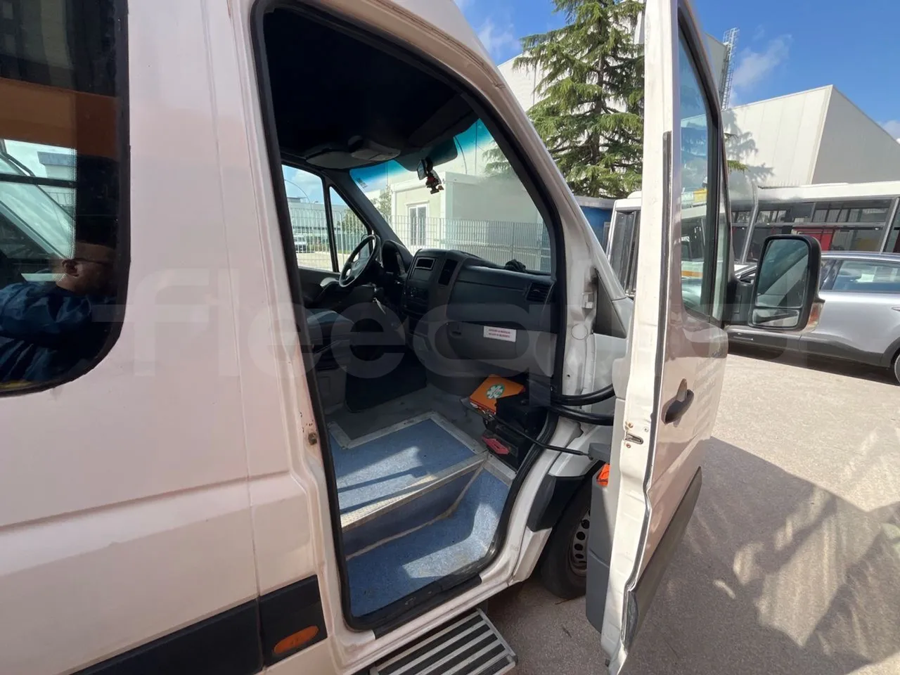 Mercedes-Benz Sprinter 519CDI - EUR5 - 140kW - 7.345m - front door 1 open