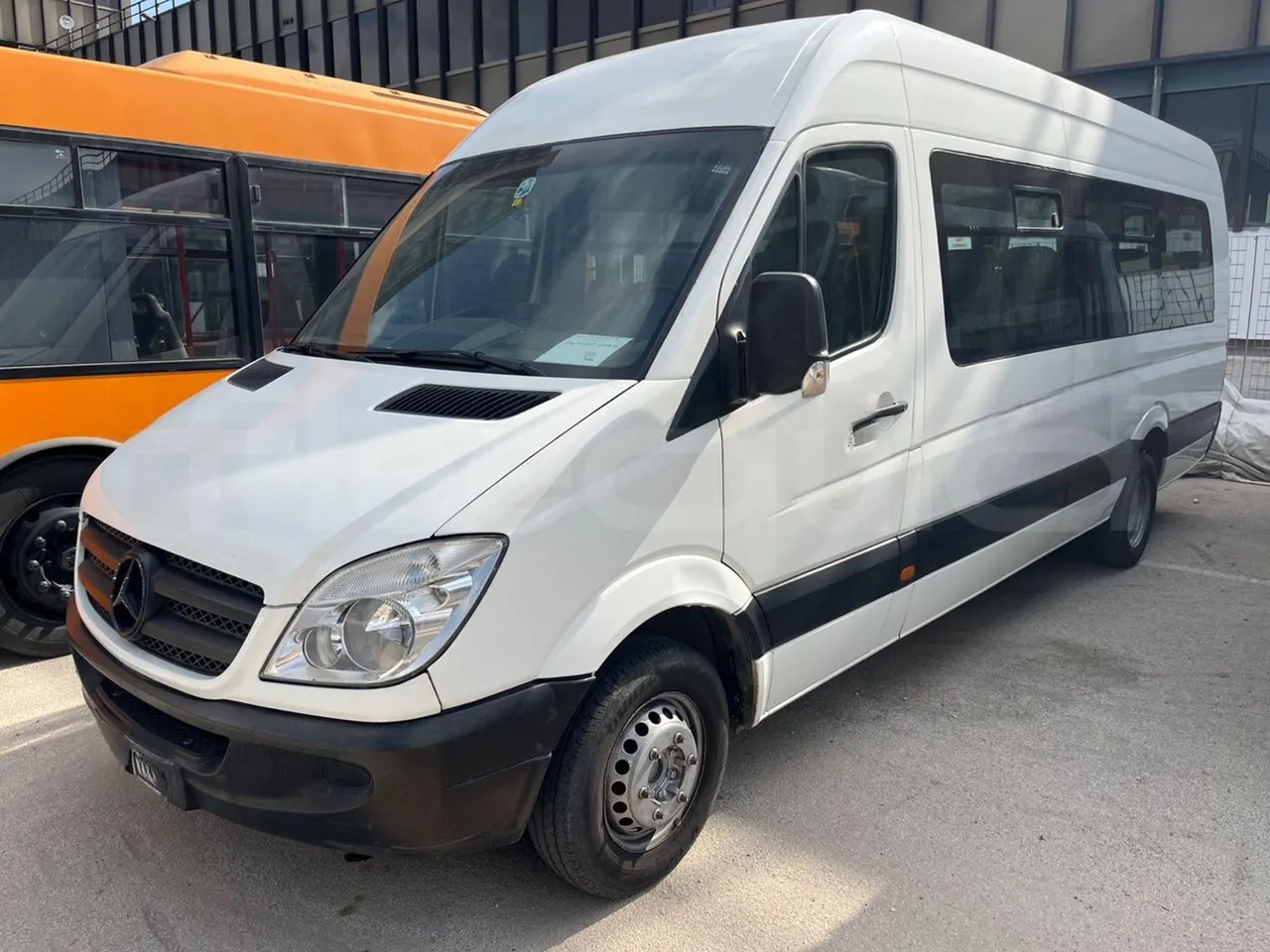 Mercedes-Benz Sprinter 519CDI - EUR5 - 140kW - 7.345m - 3/4 front left (mandatory for bus to scrap)