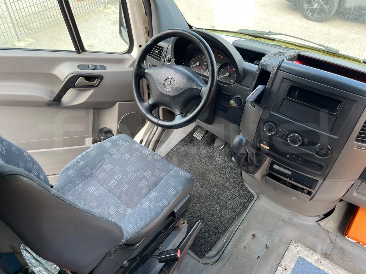 Mercedes-Benz Sprinter 519CDI - EUR5 - 140kW - 7.345m - buttons panels on (mandatory for bus to scrap)