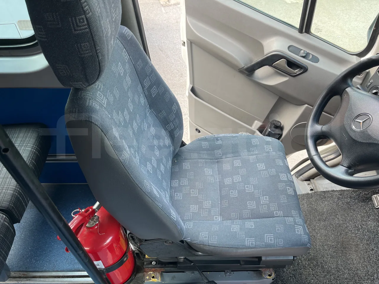 Mercedes-Benz Sprinter 519CDI - EUR5 - 140kW - 7.345m - driver's seat photo (mandatory for bus to scrap)
