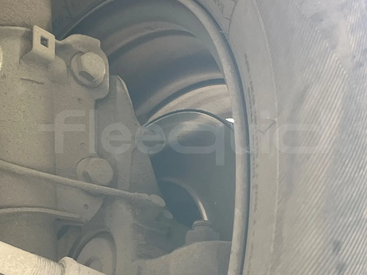 Mercedes-Benz Sprinter 519CDI - EUR5 - 140kW - 7.345m - front brake calipers left